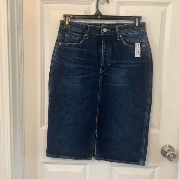 Old Navy Dresses & Skirts - Old navy blue jeans skirt size 8 .